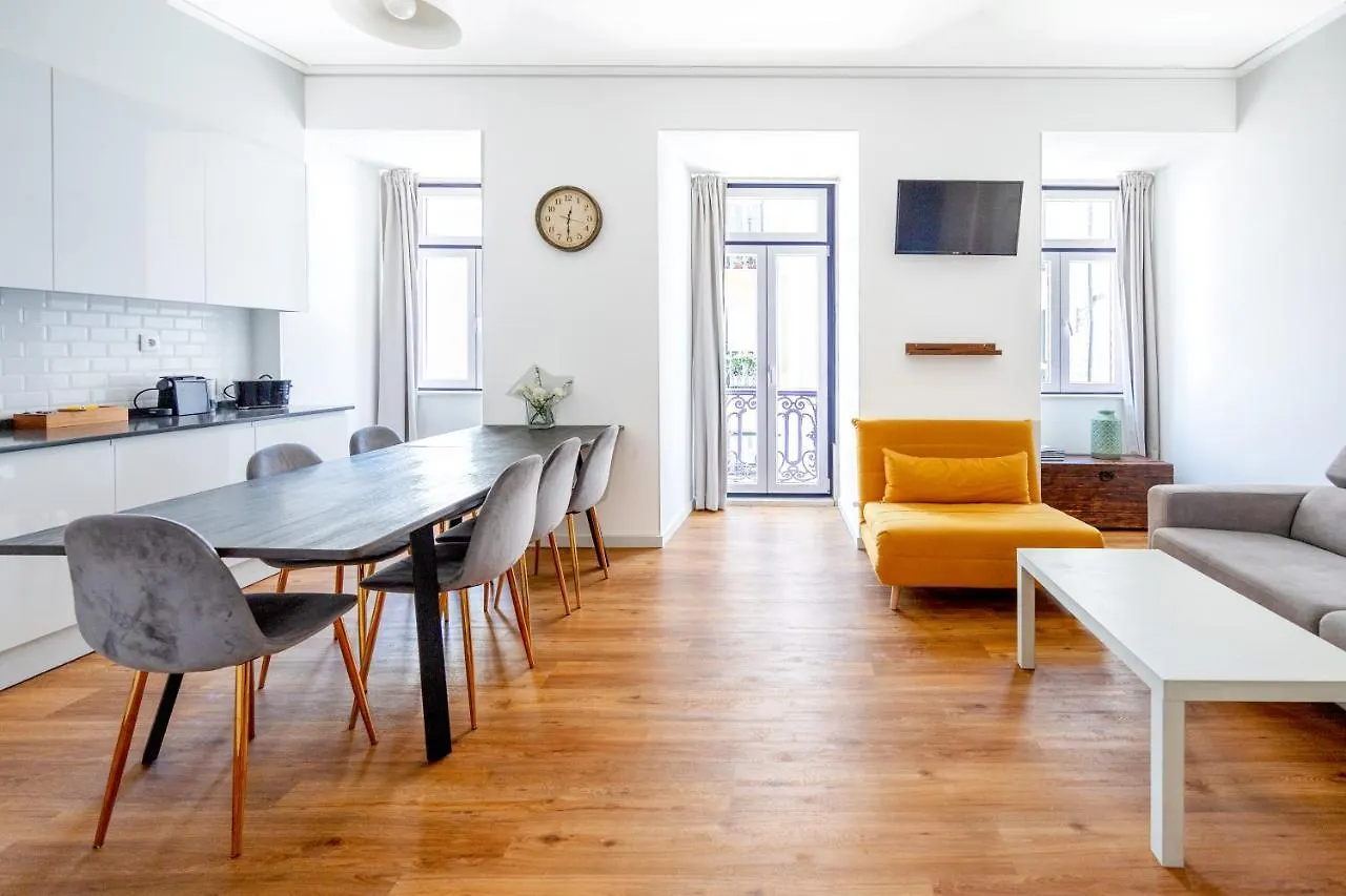 Lisboa Intendente 3Bedroom Apartment With Balcony
